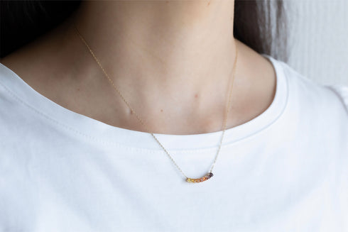 Timelapse 19:00-Amber Glow Necklace